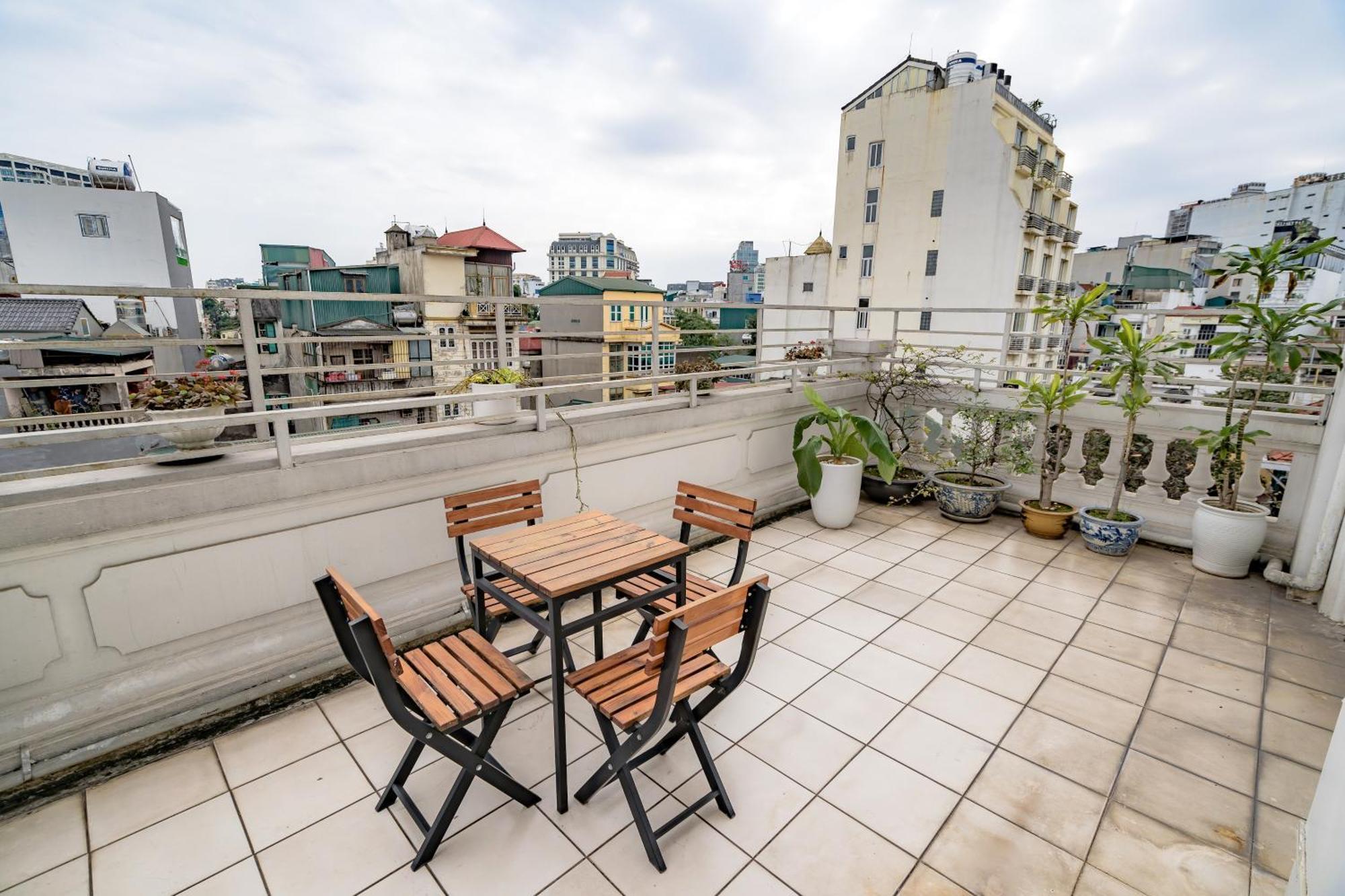 Wecozy Hanoi - Railway Side, The Old Quarter Екстер'єр фото